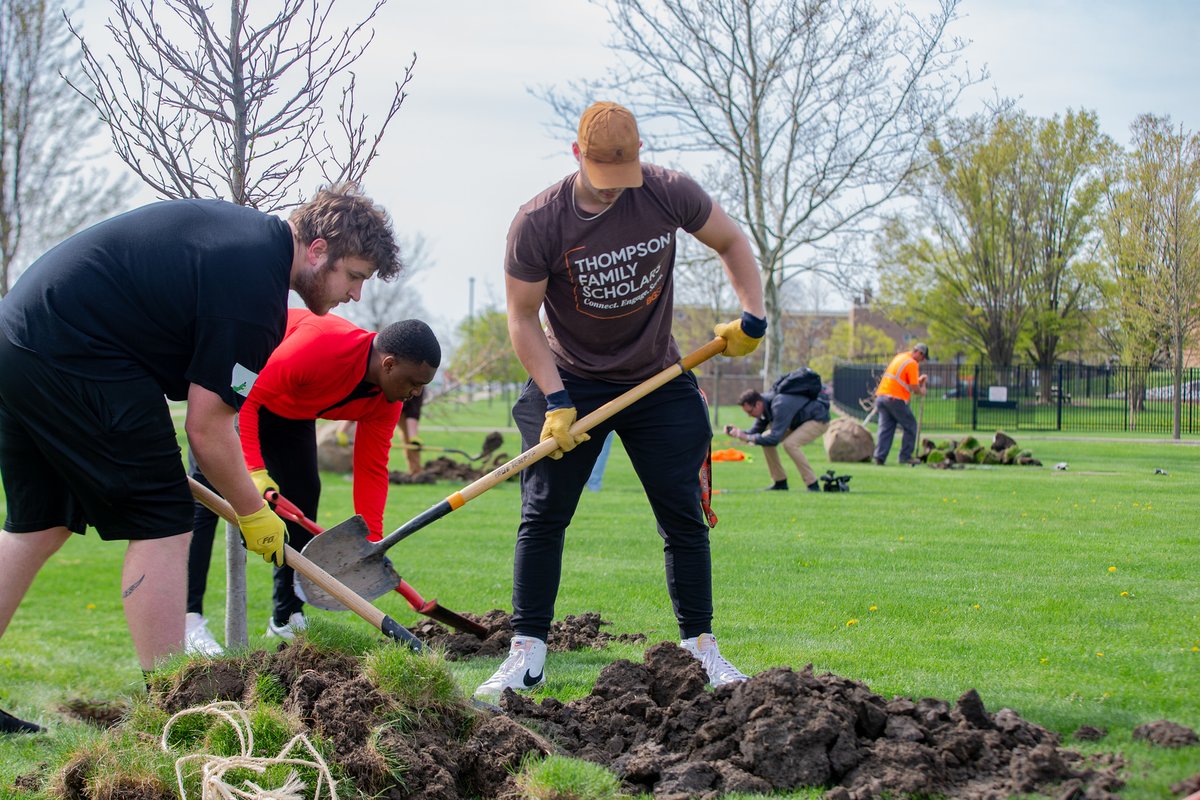 bgsu's tweet photo. Happy #EarthDay, Falcons! 
#BGSU remains committed to practicing sustainability across our campus community. 🌳 ♻️ https://t.co/u2vWZ5NQU5
