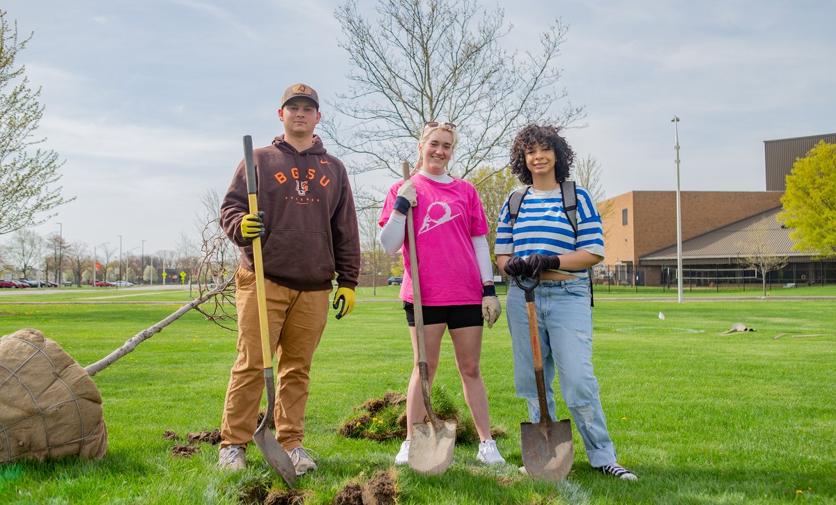 bgsu's tweet photo. Happy #EarthDay, Falcons! 
#BGSU remains committed to practicing sustainability across our campus community. 🌳 ♻️ https://t.co/u2vWZ5NQU5