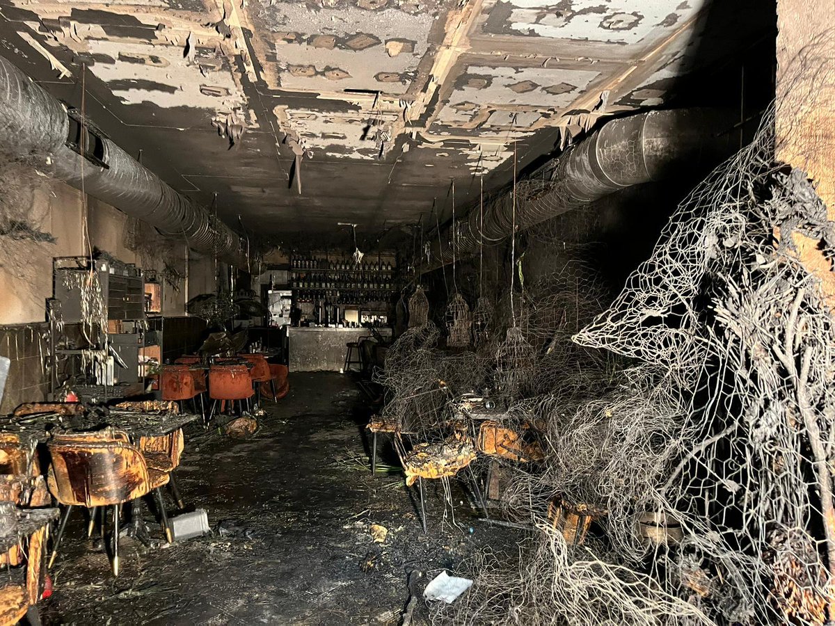 Estamos todos los ingenieros y arquitectos llorando por esto.
Por favor, aunque en Madrid todo sea Viva la Virgen, Comunismo o Incendio, Declaración Responsable, seguid nuestros proyectos e indicaciones, no los de cualquier decorador con ideas.
Mirad qué puede pasar: el infierno.