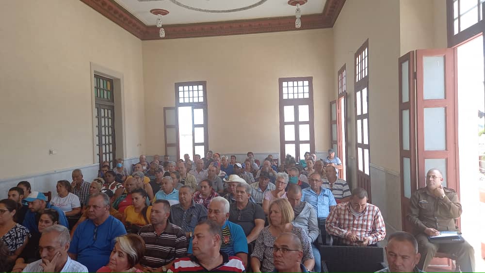 YdaelB's tweet photo. Fructífero intercambio en el municipio #Placetas sobre la implementación de la #LeySSAN.

#AgriculturaCubana #SoberaniaAlimentaria https://t.co/1PA9qsURkX