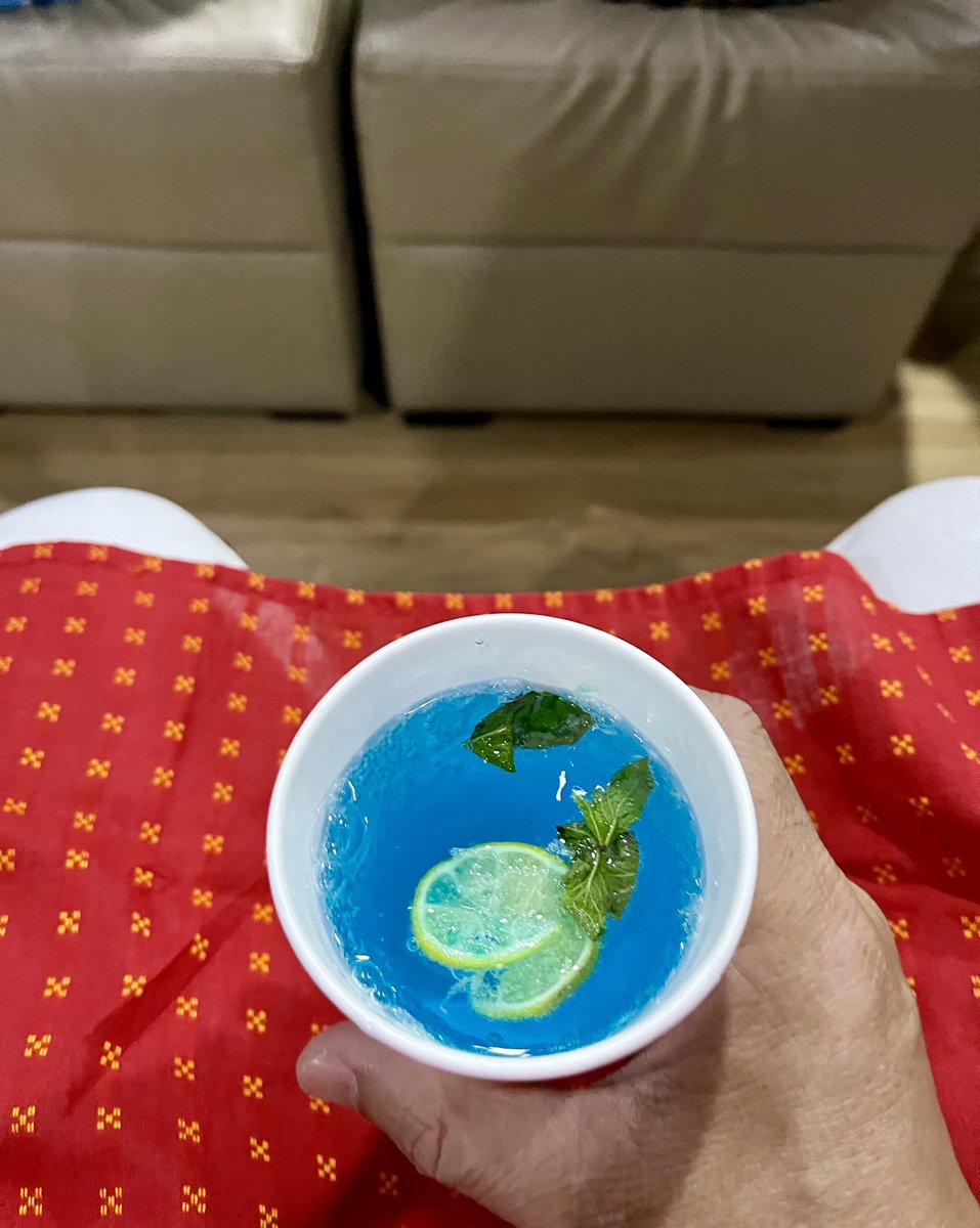 babumoshoy's tweet photo. Khabo ki. rup dekhei mojito hoyechilam. #EidDinner https://t.co/b98iYZMBgX