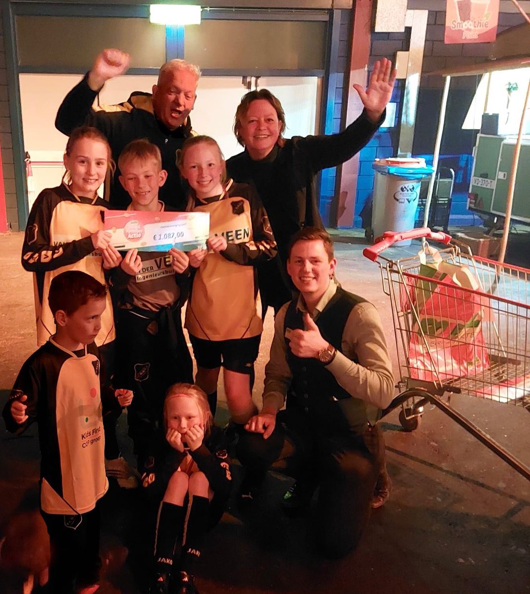 vv_GAVC's tweet image. De buit is binnen! 1087,- euro die we met veel plezier besteden aan onze jeugdactiviteiten. Gisteravond kregen we de waardecheque door Poiesz uitgereikt tijdens een speciale avond met alle deelnemende sportverenigingen. Dankjewel @poiesz_supermarkten #grou