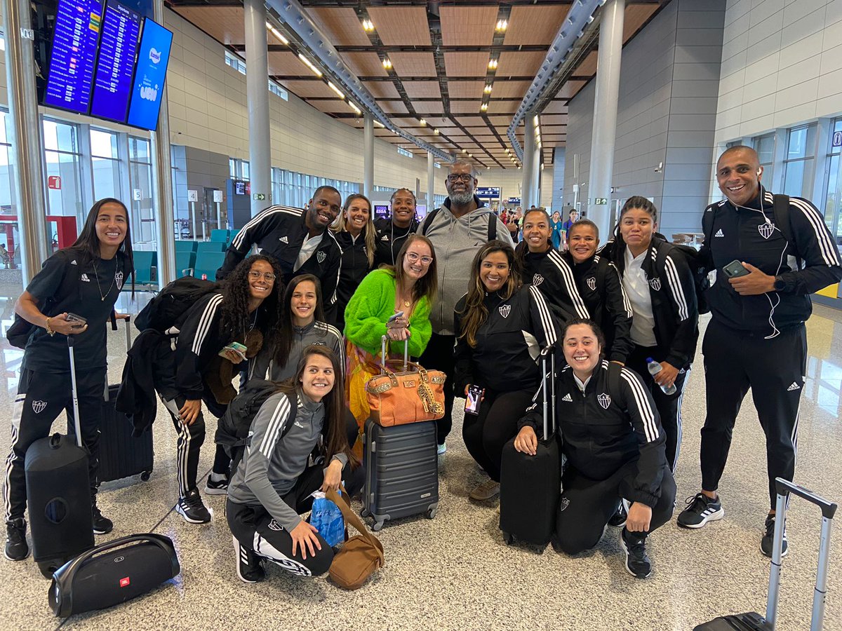 🎶 Quando você está indo viajar e encontra o Periclão...

O melhor rolê aleatório possível no embarque das #Vingadoras pra São Paulo! 😅