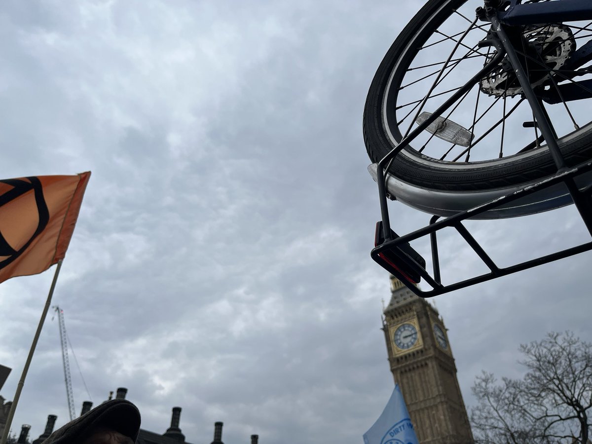 AlexandraBarke1's tweet photo. Views from a mass die in, weird and emotional to lie down in front of Big Ben with hundreds of people, in recognition of the fact that extinction is a reality if we don't change course NOW, not by 2050 @ExtinctionR #TheBigOne https://t.co/DMuu3IgUbs