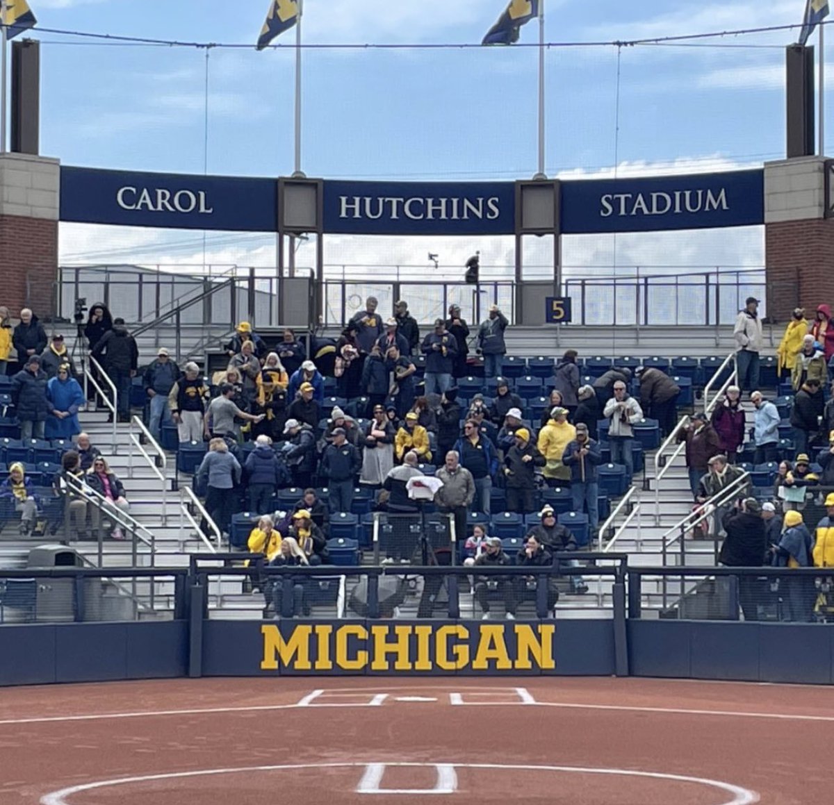bluebyninety's tweet photo. That looks pretty damn good. 

#GoBlue 

@umichsoftball | @UMCoachHutch https://t.co/gZIb3KoRAP