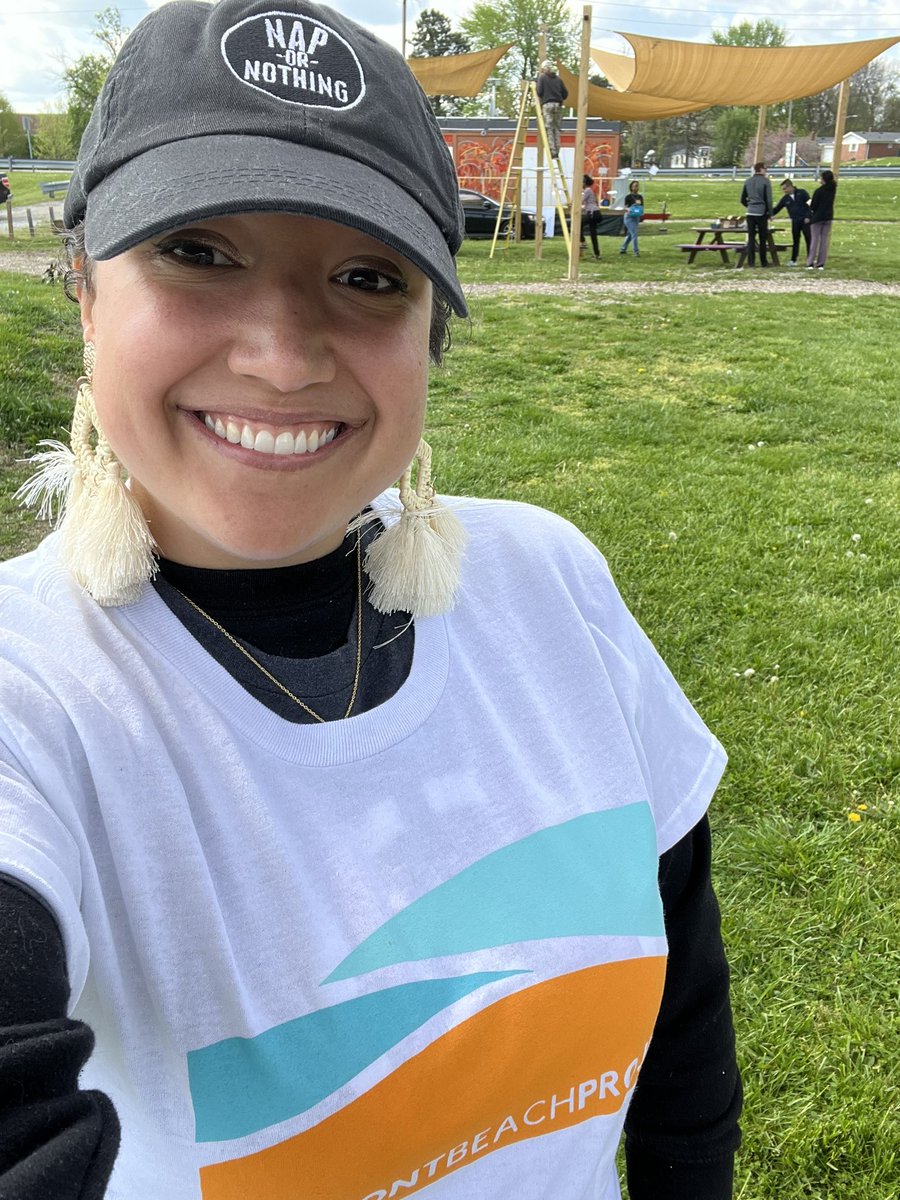 Sunny_InTheCity's tweet photo. A chilly spring day, on the riverfront here in Haughville for the beautiful opening day of our 3rd season!! #FriendsOfBelmontBeach 🧡🎉 https://t.co/q4A36eEy4v