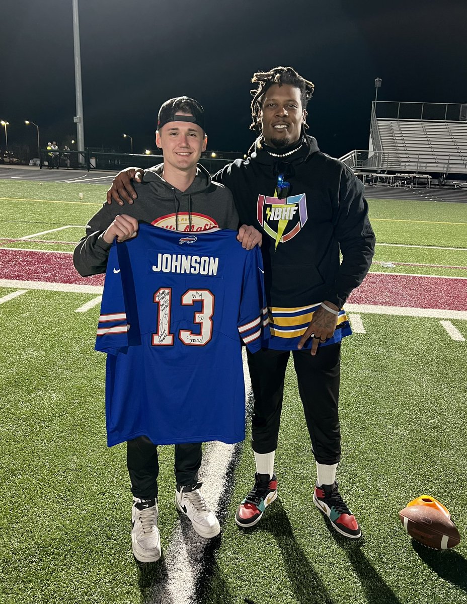 ManciniMason's tweet photo. Since the day I picked up my camera for the first time @StevieJohnson13 has been one of my first supporters 🖤👽 https://t.co/2Be3qy3pUl