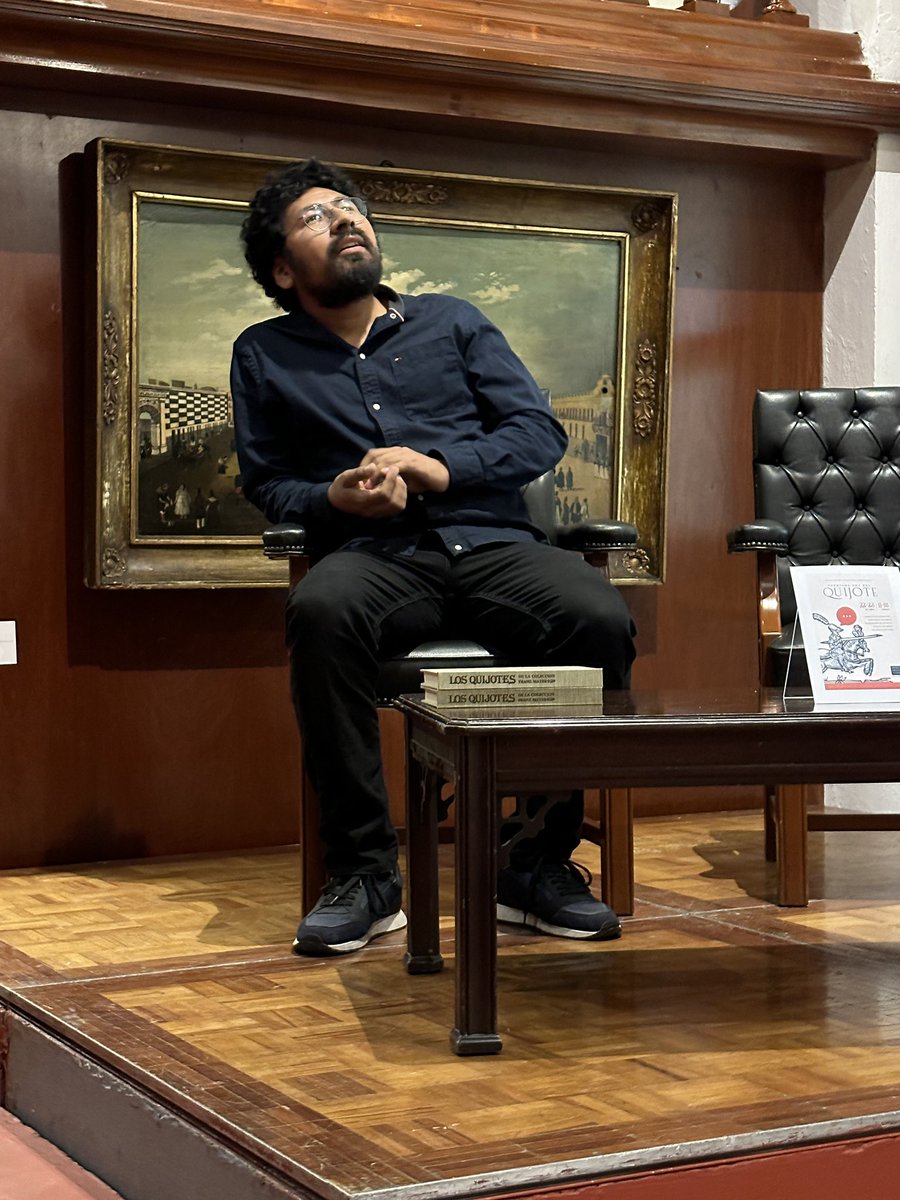 Leopoldo aventándose un #palomazo contando una del #Quijote en la biblioteca del Franz. ¿Tú te animas?

Te esperamos hoy y mañana de 11:30 a 18:00 h

#DíaDelLibro
