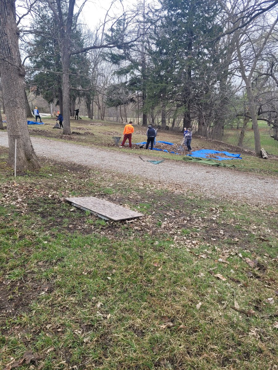 rblickenderfer's tweet photo. Thanks to the @PantherSprings and @CSboysTandF athletes for helping with yard cleanup today! #service #buildingyoungmen Glad we could help Barb! https://t.co/elD53xcWVT