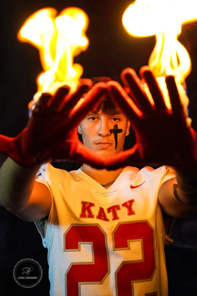 SGaytan021's tweet photo. Live Fire Session. Live the dream!
#actionphotography #actionphotographer #katytx #katyphotographer #katy #senior #seniorphotos #sports #sportsphotography #sportsphotographer #bringingtheheat #fire #football #footballphotography #footballplayer #footballphotographer #stephiegpics https://t.co/yFGi4hyPjD