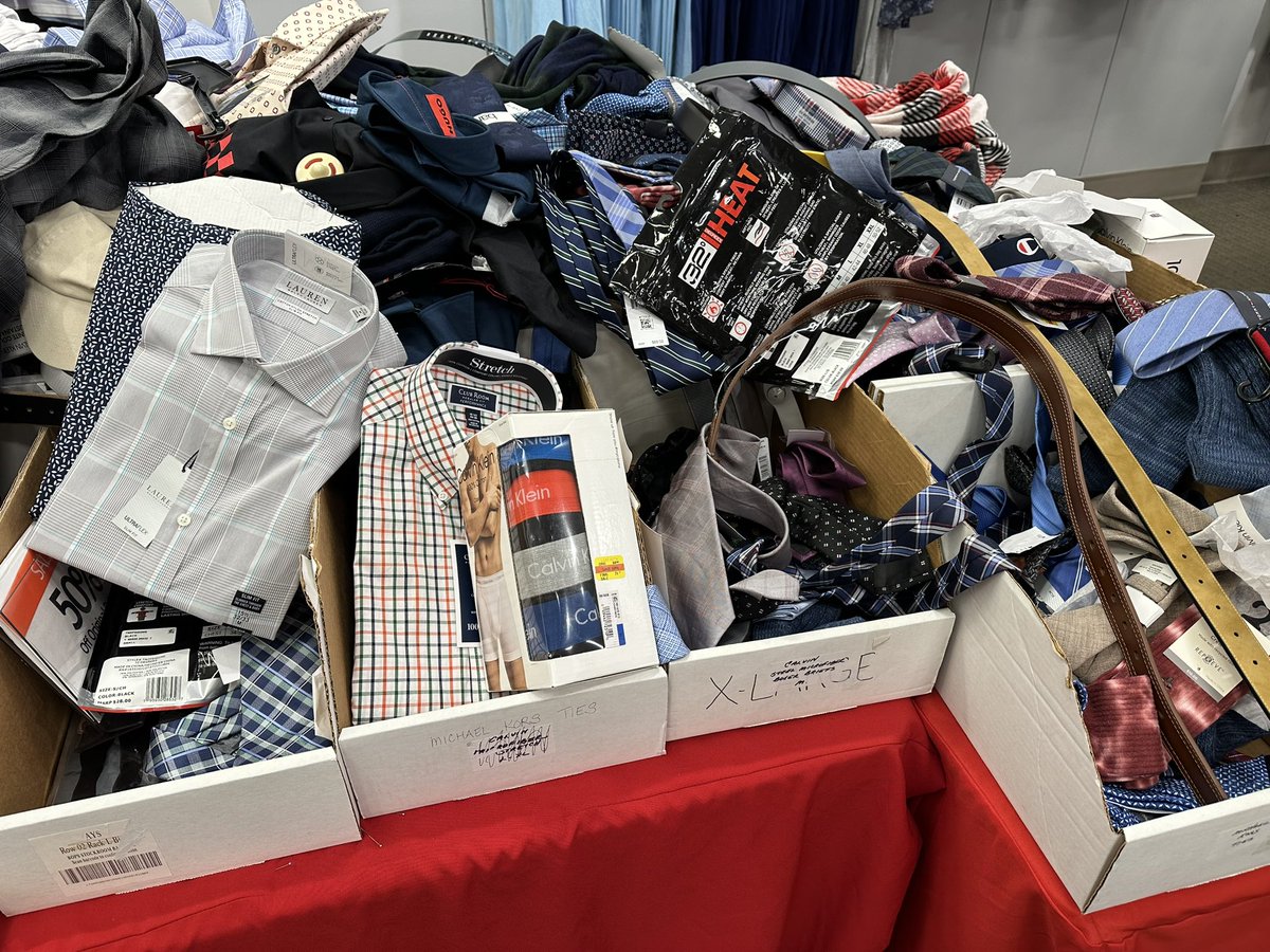 Neil Saunders tweet media