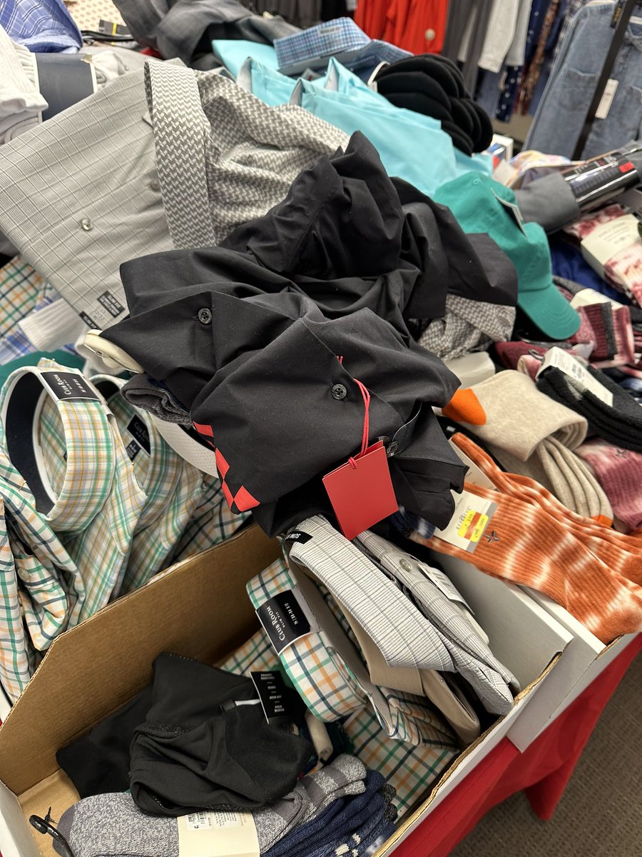 Neil Saunders tweet media