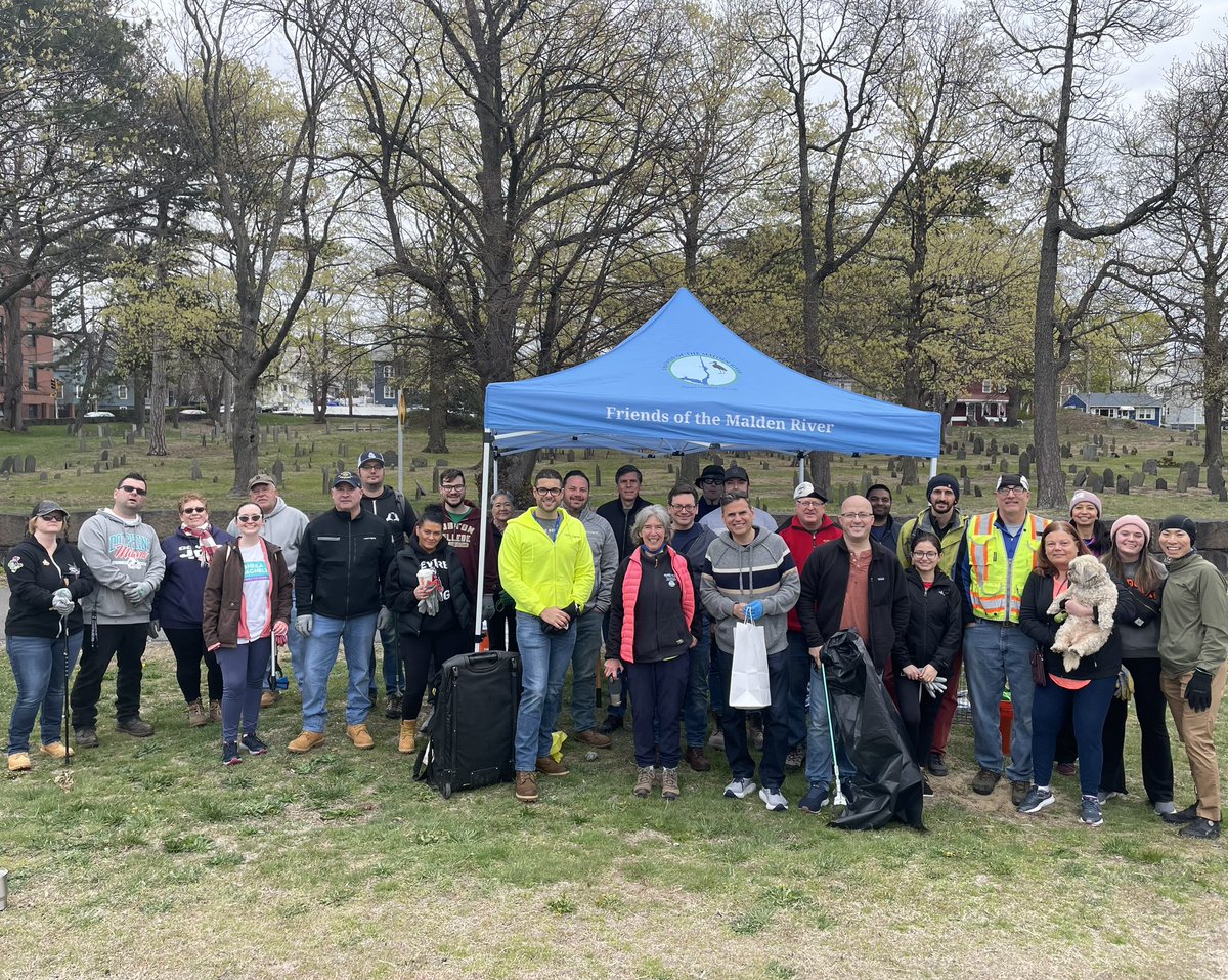MayorOfMalden's tweet photo. Great collaboration between @nationalgridus, @BikeToTheSea, @OfMalden, and @TheCityofMalden at today’s cleanup of the Northern Strand Community Trail and Malden River banks! https://t.co/Svj4dX2H4G