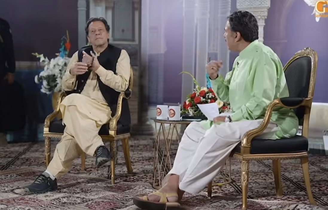Naya__Pakistan_'s tweet photo. آفتاب اقبال نے عمران خان سے پوچھا آپ کسے اپنا جانشین سمجھتے ہیں تو عمران خان نے بڑا خوبصورت جواب دیا نا اپنے بیٹے کا نام لیا نا کسی سینیئر رہنما کا کہا ISF سے کوئ ہوگا 
بتاتا چلوں ISF کی بنیاد رکھنے والے کا نام مراد سعید ہے 🔥♥️ https://t.co/BMUt5ISa9f