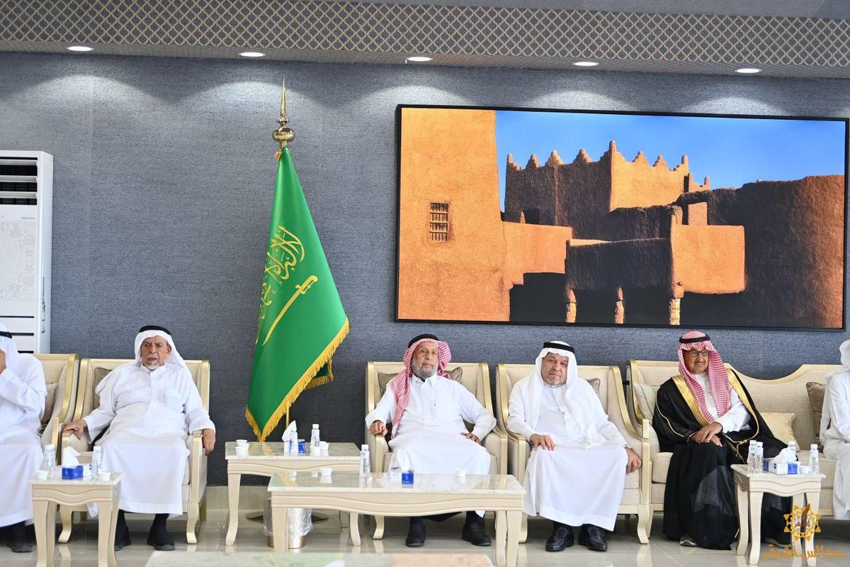 Abahusainmajlis's tweet photo. إجتماع أسرتنا الكريمة في مجلس الأسرة الجديد .. جزى الله الداعم الأول كل خير الشيخ إبراهيم صالح البراهيم أباحسين .. وإن شاء الله تستمر الإجتماعات والتواصل بين كافة أبناء أسرة أباحسين الوهبة من تميم https://t.co/e3ftkpiyQZ