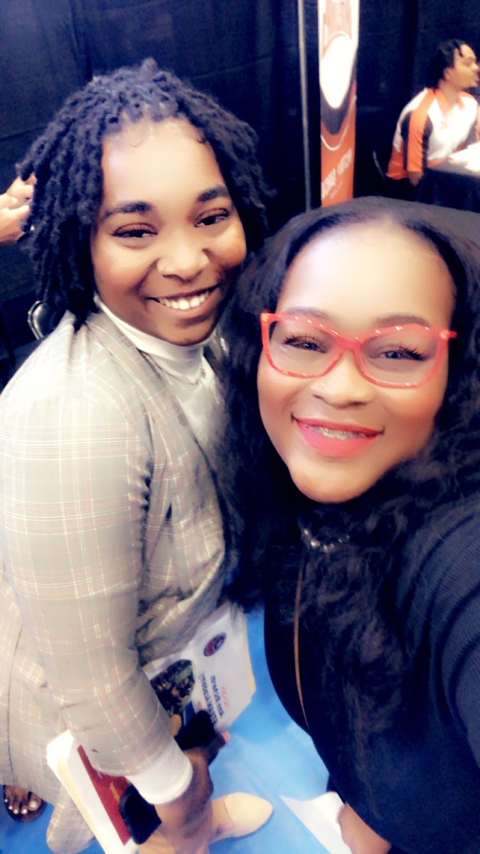 HeyMsThomas1913's tweet photo. My first Dallas ISD Job Fair as an Administrator in the books! One of my 2015 DeSoto babies is now an Educator! My coworker said you know everybody! 😂 #DISDRaised #DISDEducator #HeyMsThomas🖤👑 #APBae https://t.co/YvvJkkYjSC