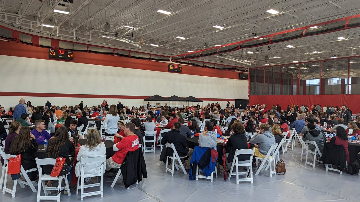 radkins7's tweet photo. Full house today for Presidents Preview at W&amp;J College! Strong #WashHigh Presence today! https://t.co/mdMvNY22ad