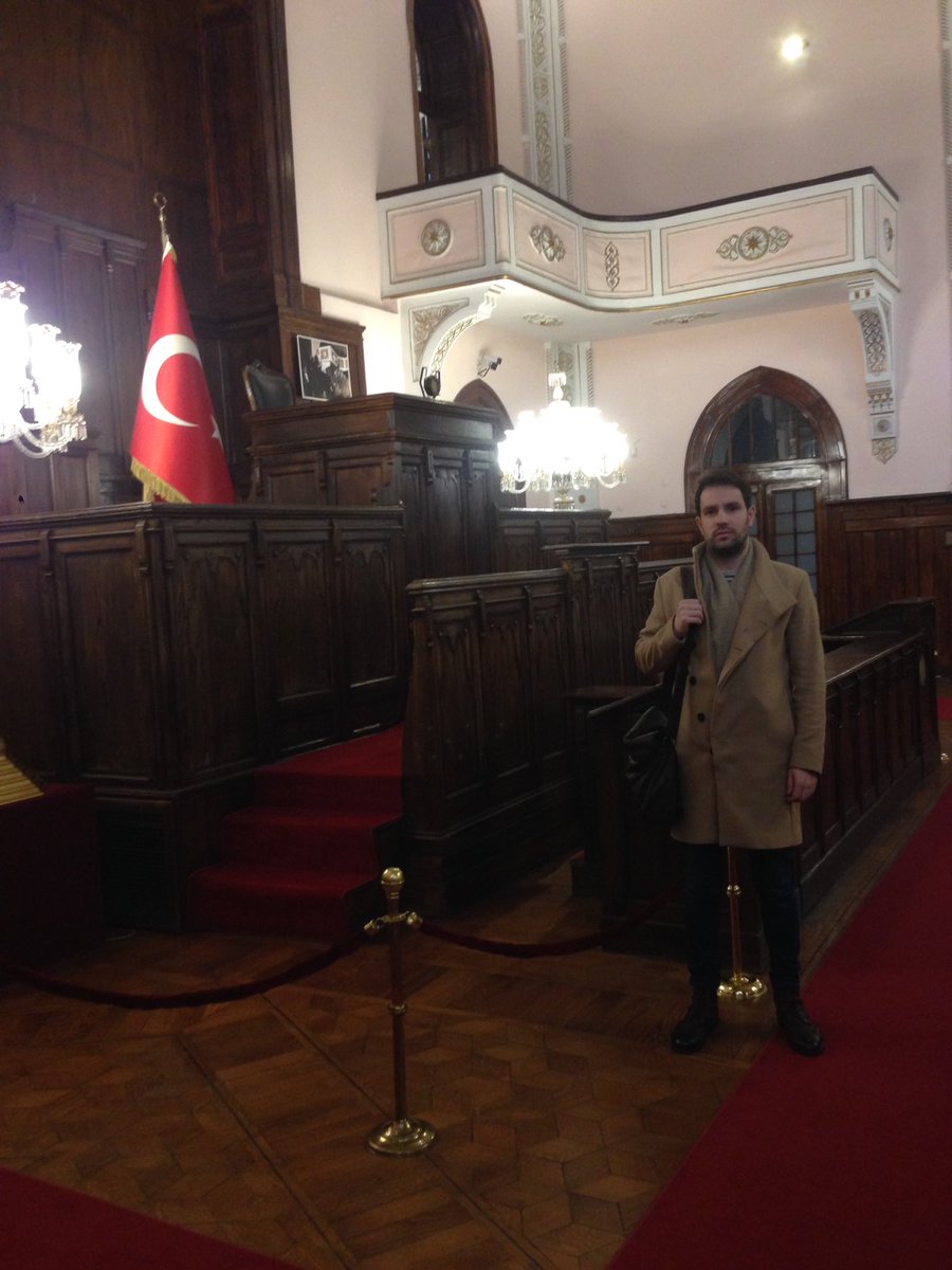 ccanuyarr's tweet photo. 23 Nisan 1920-23 Nisan 2023
103 yıl oldu şanlı Meclisimiz açılalı.
İstiklal Savaşımız oradan yönetildi. 
Savaşın ortasında olunmasına rağmen kıyasa muhalefet edilebiliyordu.
Meclisimizin kuruluş günü de çocuklara bayram oldu: 
23 Nisan Ulusal Egemenlik ve Çocuk Bayramı
#23Nisan https://t.co/9P0bYzVjc9