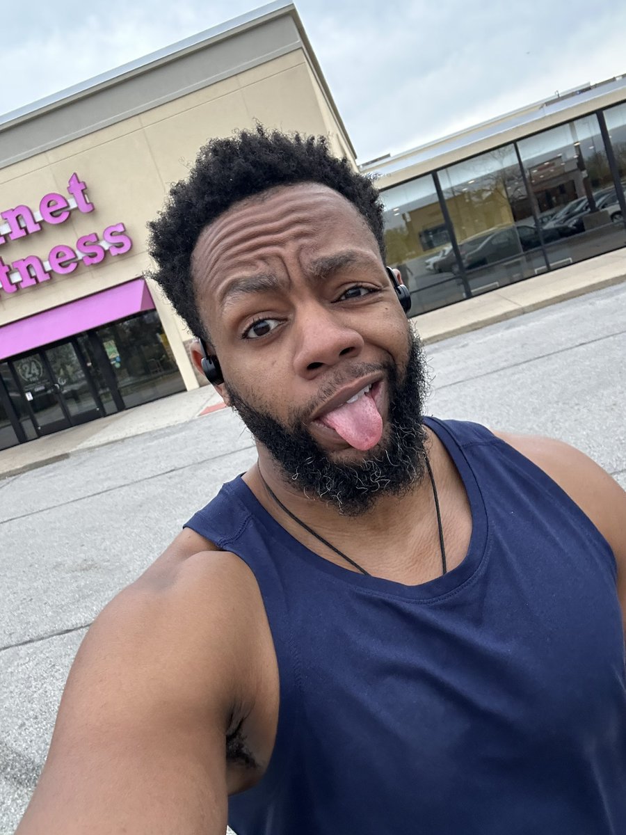 MiCoSlJr's tweet photo. I’m on a journey & this journey starts with me. Finding my true smile & self again. Not an easy process, but it’s happening. Sometimes you lose yourself in people, places and things. Never again will I get loss, I’m my focus again. #TheJourney #MyJourney #SeeingMe #PlanetFitness https://t.co/J2Z9q5PQbS