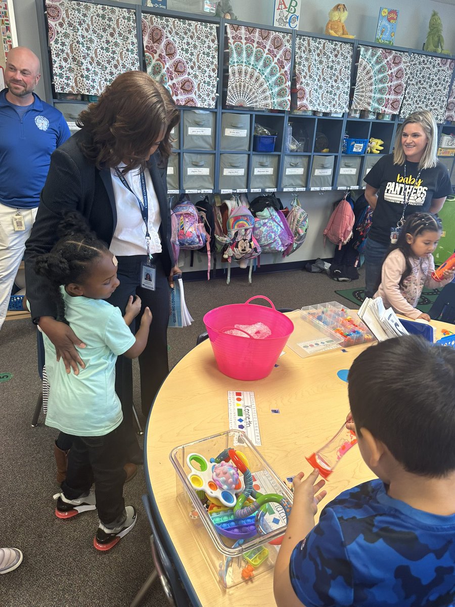 The pre-school students @WashReidPWCS welcomed Superintendent <a href="/LDMcDade/">LaTanya D. McDade, Ed.D.</a> with lots of hugs. ❤️