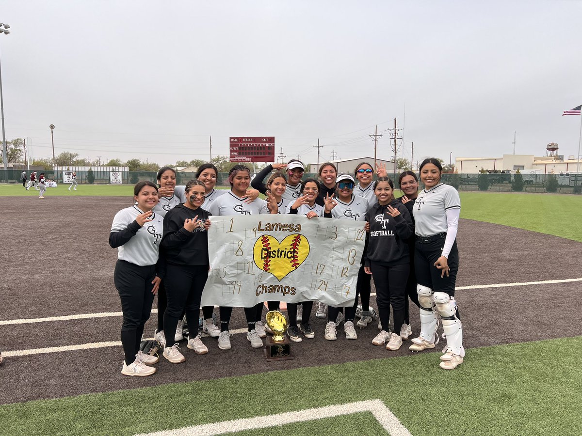 j_h3rnand3z's tweet photo. Itโs a 3 peat District Champs! #tornation #champion๐ฅ https://t.co/PUDlHbpdhb