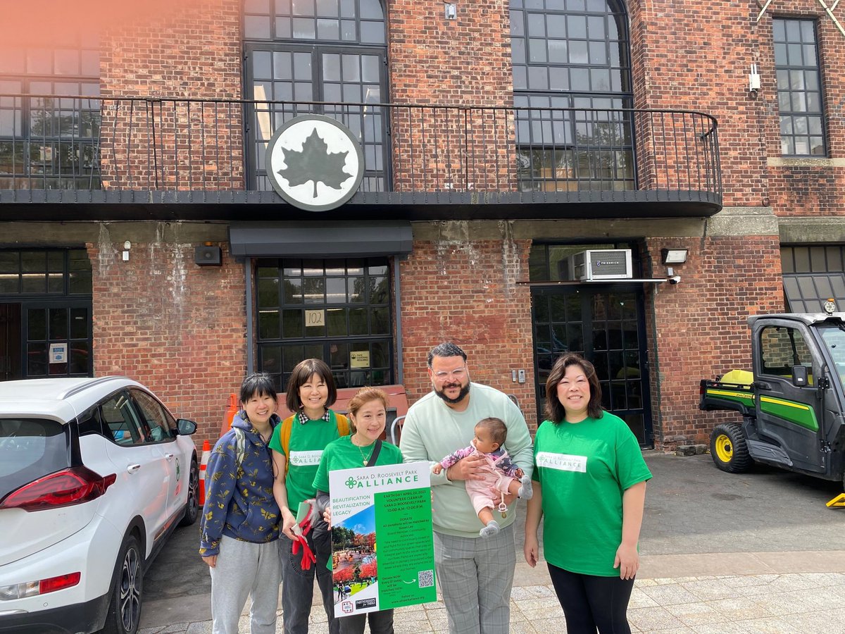 susanleenyc's tweet photo. On this #EarthDay2023 we celebrate our community and to continue to invest in our green spaces because they play a vital part in the social fabric of our lives. Thank you @alliance_cpb and #sdrparkalliance for organizing a wonderful event for #saradrooseveltpark https://t.co/B8ZnEvZvMn