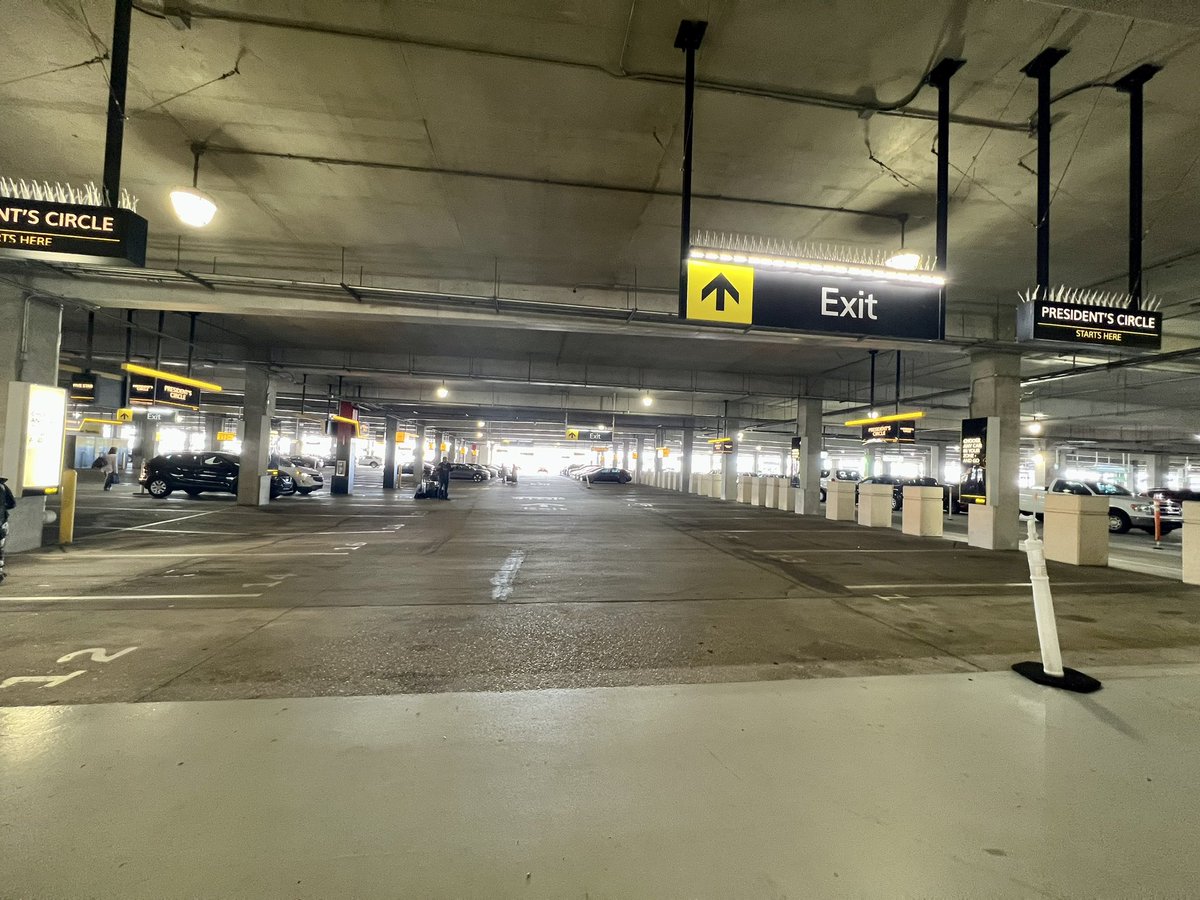 empiretrionyc's tweet photo. @Hertz this was what Hertz President’s Circle looked like at RSW airport yesterday afternoon. This has become a reoccurring event for us at multiple airports around the country every time we try to quickly grab an SUV (or any car for that matter) while on tour. Do better, please. https://t.co/poLDJRhF43