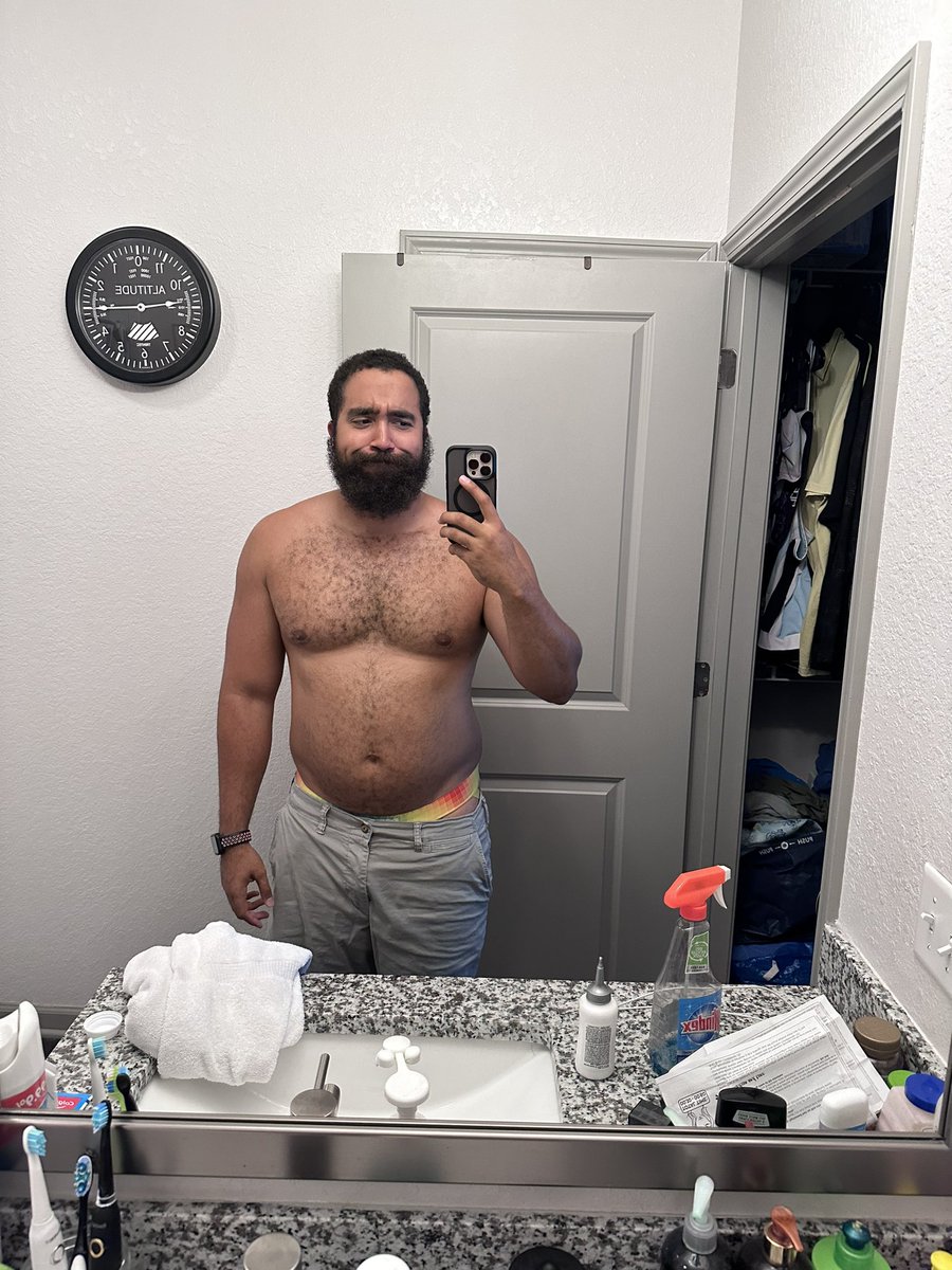 Bluewolfdude's tweet photo. Sooooo, I’m bald now LOL https://t.co/XjLVlR0q4e