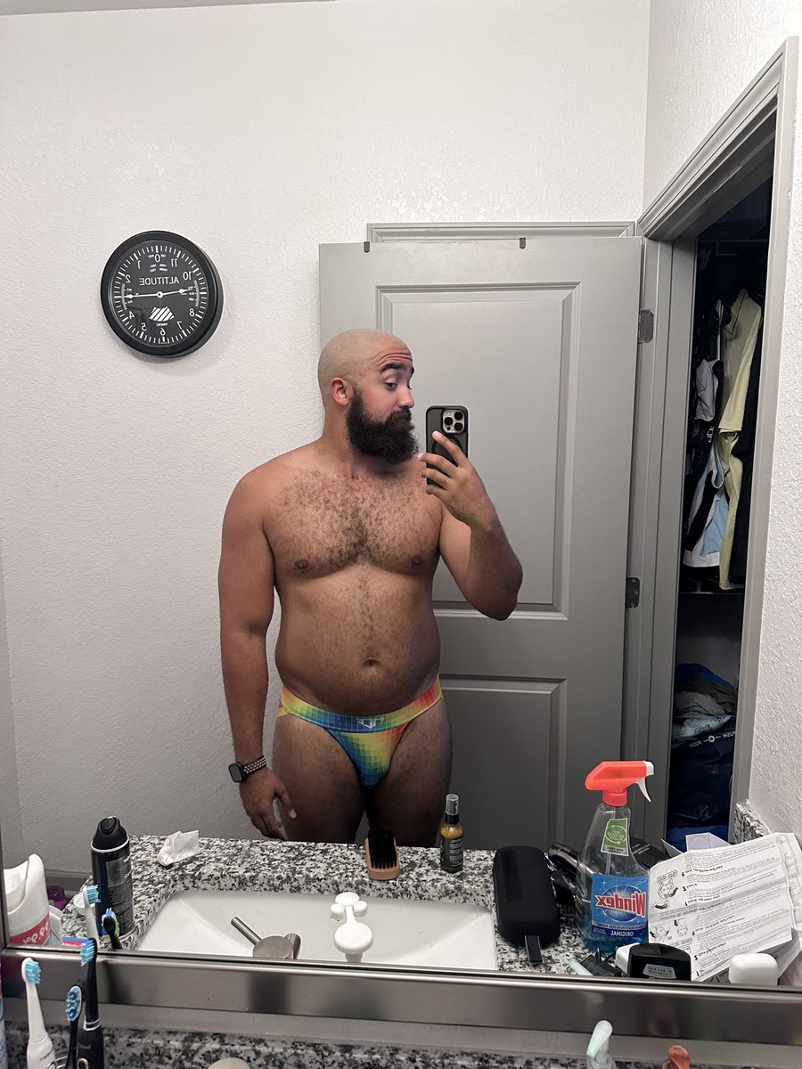 Bluewolfdude's tweet photo. Sooooo, I’m bald now LOL https://t.co/XjLVlR0q4e