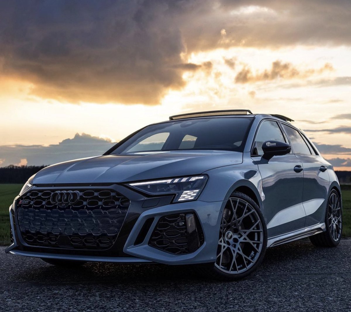 carpxrnpicx's tweet photo. Audi RS3 https://t.co/SdWEos4nRj