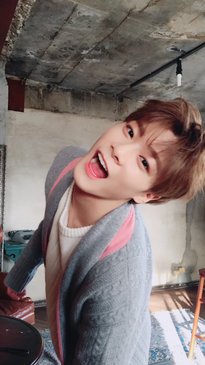girlfriendyeol's tweet photo. 🌒 тред ✨

немного о том замечательном парня, о котором можно говорить часами напролёт 
#MOOBIN https://t.co/mmOR9GJf8L