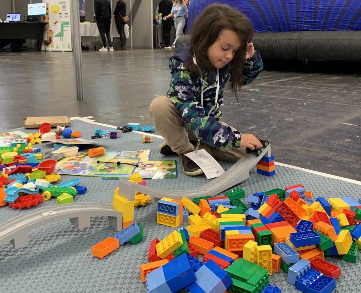 raisingrobots's tweet photo. From #EYFS upwards, we’ve got hands-on 🙌 playful #STEAM learning covered - building #LEGOconfidence in all learners! Grab your @LEGO_Education⁩ sets here: https://t.co/GOY00SEgdE 😁 #preschool #STEAMpark #CodingExpress #STEM https://t.co/uRxOgNA9j0