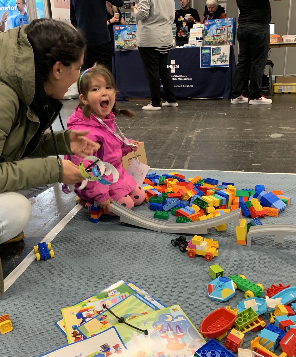 raisingrobots's tweet photo. From #EYFS upwards, we’ve got hands-on 🙌 playful #STEAM learning covered - building #LEGOconfidence in all learners! Grab your @LEGO_Education⁩ sets here: https://t.co/GOY00SEgdE 😁 #preschool #STEAMpark #CodingExpress #STEM https://t.co/uRxOgNA9j0