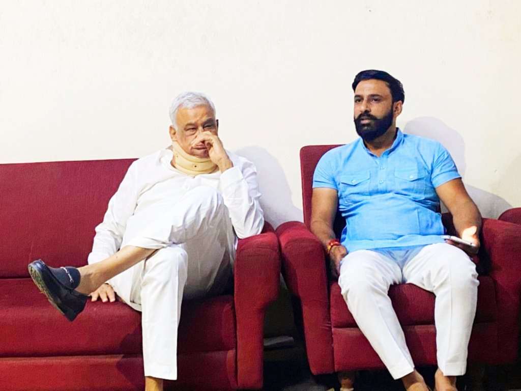 bharatbeniwal_'s tweet photo. लंबे समय से अस्वस्थ चल रहे राज्यसभा सांसद डॉक्टर @DrKirodilalBJP जी के आवास पर पहुंचकर उनकी कुशलक्षेम जानी,
मैं ईश्वर से उनके अच्छे स्वास्थ्य व दीर्घायु जीवन की कामना करता हूं I
#bharatBeniwal https://t.co/DR33tBkTRh