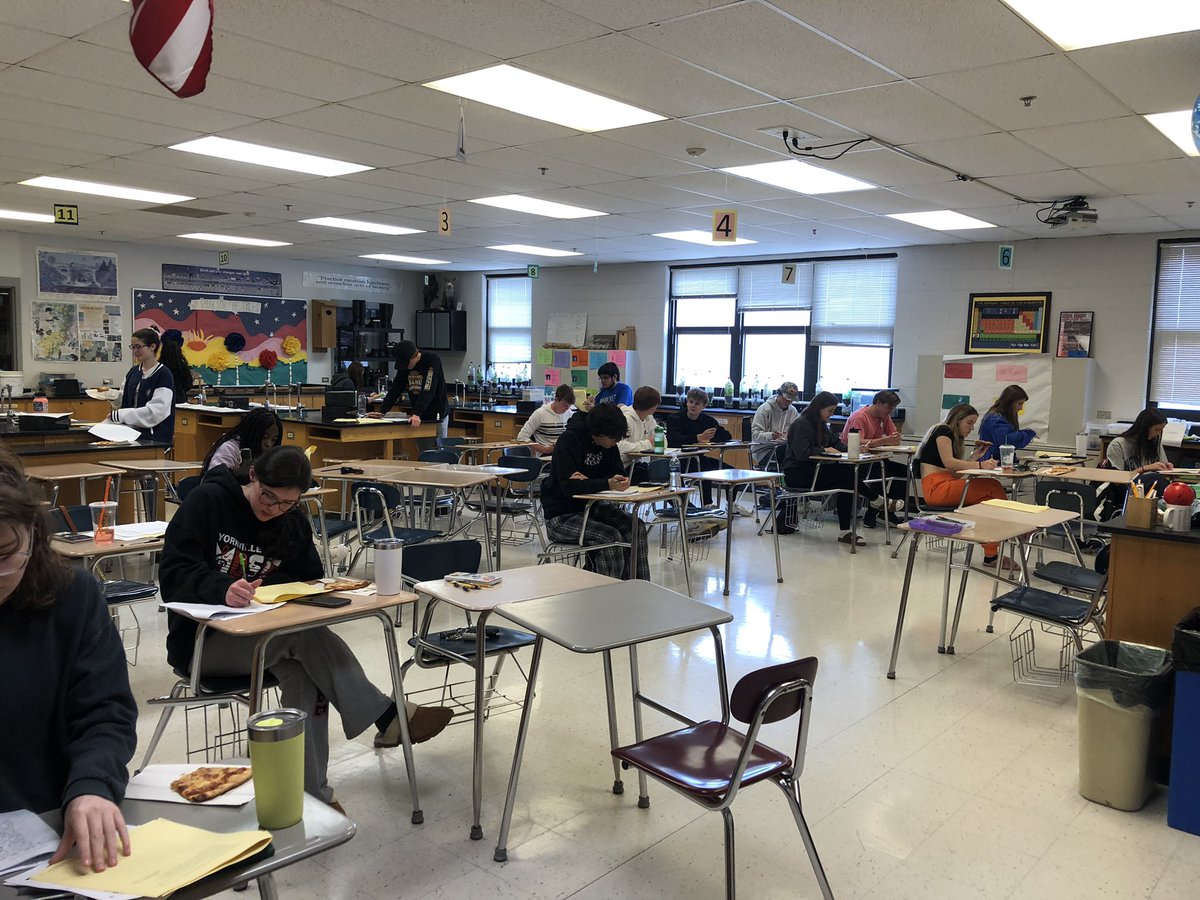 Jones_Y_Science's tweet photo. So proud of these APES students for coming in on a Saturday to take a practice test! Perfect it landed on Earth Day! Lots of great discussion and learning while grading. 9 days left to study! We got this! 🌎 ♻️ https://t.co/7RVyBaf0R8