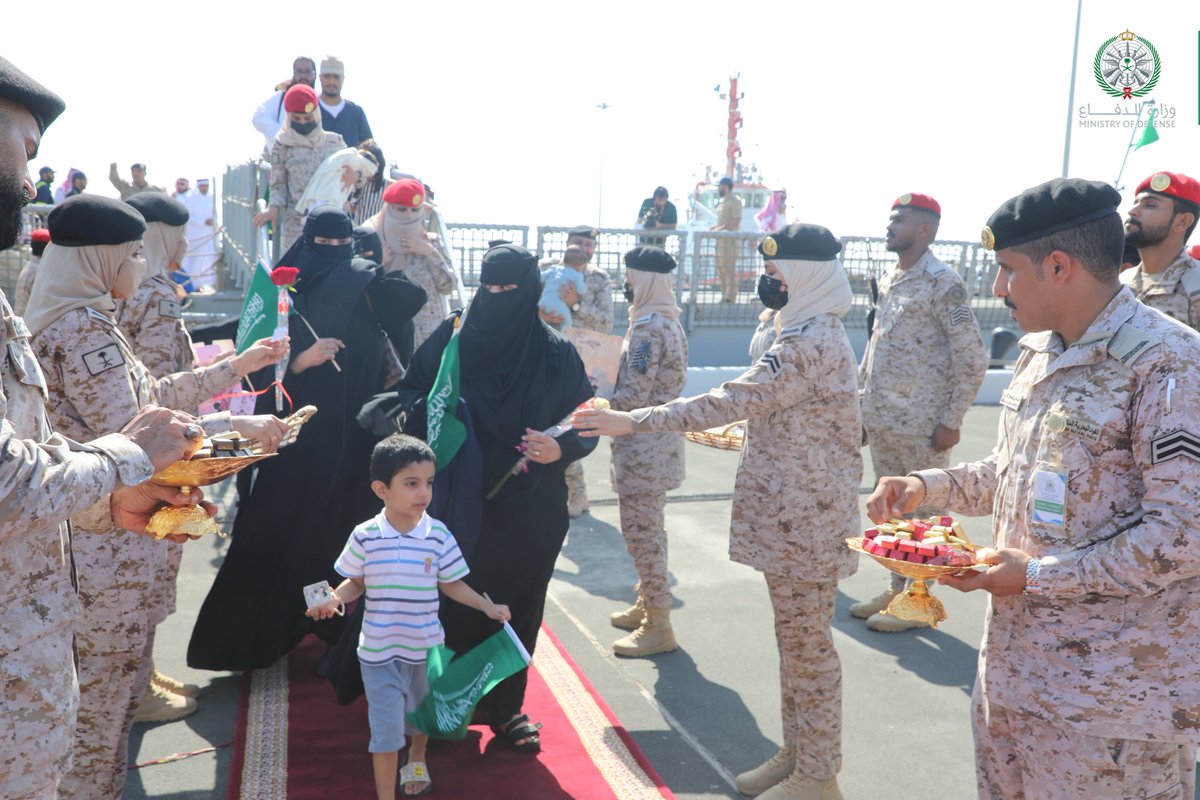 modgovksa's tweet photo. إنفاذًا لتوجيهات #خادم_الحرمين_الشريفين وسمو #ولي_العهد..

القوات البحرية بإسناد من أفرع القوات المسلحة، تنفذ عملية إجلاء مواطنين سعوديين وعددٍ من رعايا الدول الشقيقة والصديقة بينهم دبلوماسيين ومسؤولين دوليين من السودان إلى المملكة. https://t.co/Dx1ea2r5V1