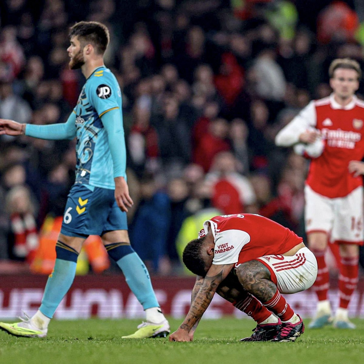 loggy_afc's tweet image. A moment of reflection. With six games to go, if Arsenal win out, they win the title. The last few weeks have been extremely disappointing for everyone, but the league is still there for the taking. These players have earned the right for us to back them. #afc