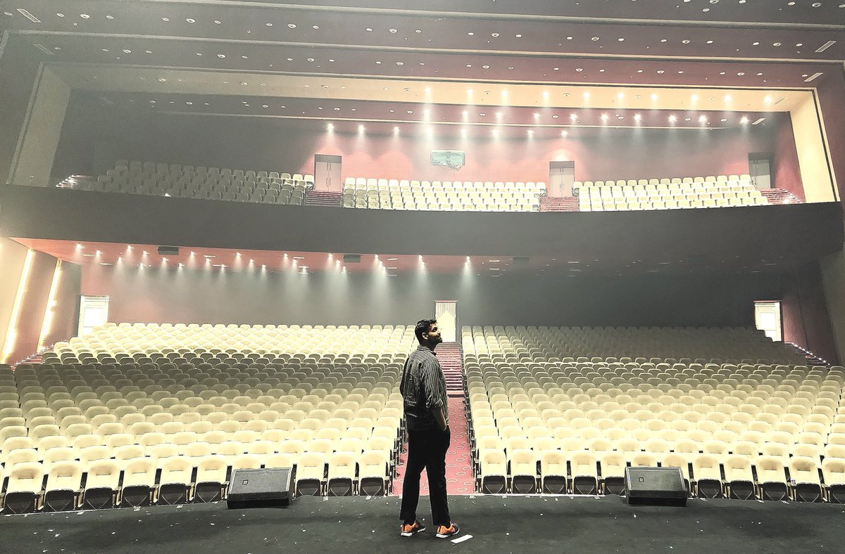 Ojaswwee's tweet photo. Lights, Camera, Action!

#Ojaswwee #Camera #filmmaker #filmmaking #filmmakerslife #filmmakersworld #filmmakinglife #admittedthefilm #rda #rabbdiawaaz #stage #power #pinakamediaworks #rfe #rfetv #rollingframesentertainment https://t.co/KigE3ydYv7