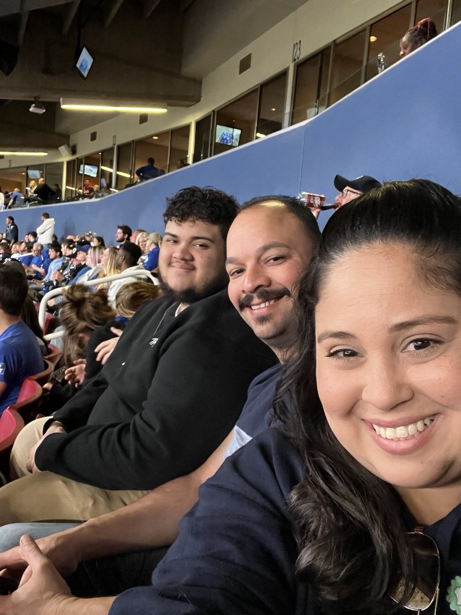 Turbostang91's tweet photo. 1st battlehawks game
#battlehawksgameday https://t.co/gZJvu6JWuM