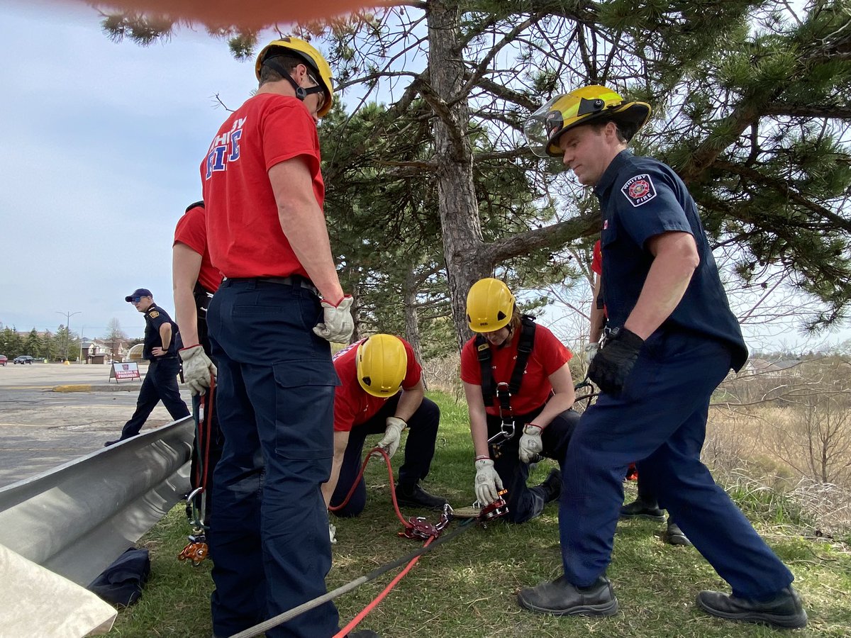 WhitbyFire's tweet photo. #WFESTraining and WFES Recruit Class 2023-01 alongside B1’s Rescue Company out conducting Rope Rescue Training. This week they trained on Slope Rescue. Great job! @TownofWhitby https://t.co/NY3f2v2rpU