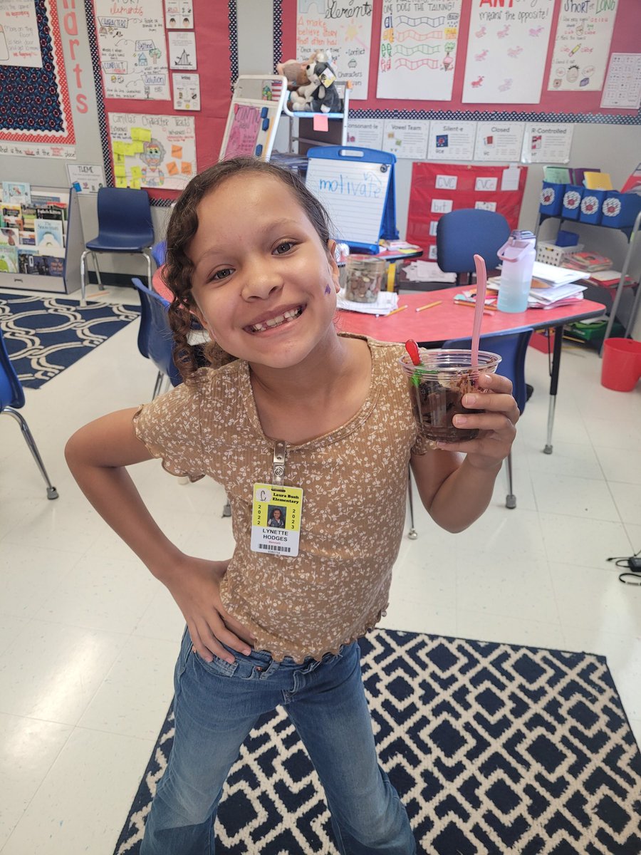 nic_bennettPISD's tweet photo. Earth Day is the BEST DAY! 🌎 
Dirt &amp; worms after brainstorming ways to save our planet💙💚
@PISDELEMSS #pisdsocialstudies https://t.co/RfMky7YLIm