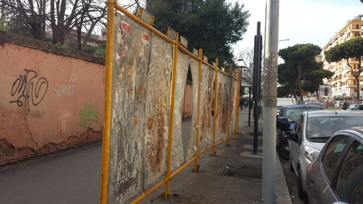 diarioromano's tweet photo. Stop alle oscene plance elettorali.
Una mozione votata all’unanimità dall’Aula Giulio Cesare ha chiesto di abolirle. Ormai l’informazione politica passa per altri canali, ha spiegato Nanni (Azione) primo firmatario.
#Roma #fotodelgiorno https://t.co/8sPZGzWNOR