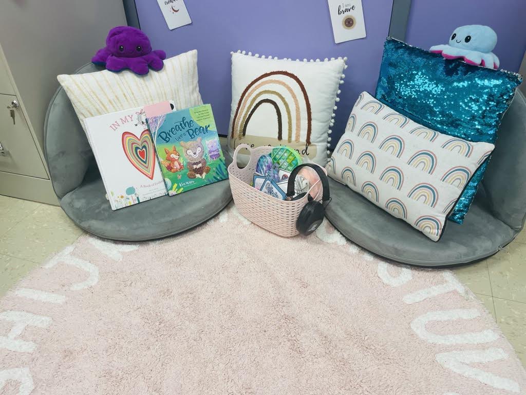 miss__heaton's tweet photo. My classroom calming corner is a welcoming and safe space to support the social-emotional needs of my first graders while promoting self-regulation. https://t.co/aeLL6h2IJD