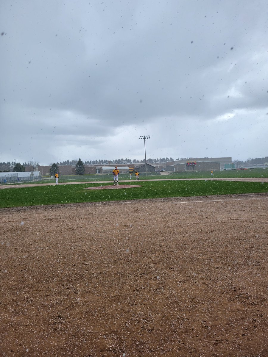 baseball_sfhs's tweet photo. Spring baseball in Wisconsin https://t.co/NhHfkaTDyV