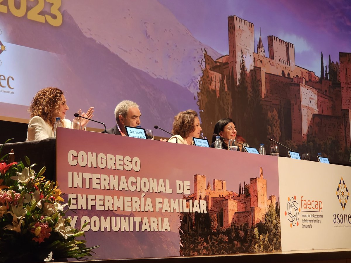 <a href="/YeglerCarmen/">Carmen Yegler Velasc</a> <a href="/publico_es/">Público</a> Formen equipos de atencion primaria mas robustos, con muchas mas #EnfermerasComunitarias y tambien con enfermeras de practica avanzada con poder prescriptivo amplio (en #Canada las llamamos #NP  #NursePractitioners).
 
Tendran mejor acceso y mejores resultados de salud 

<a href="/faecap/">FAECAP +S</a>