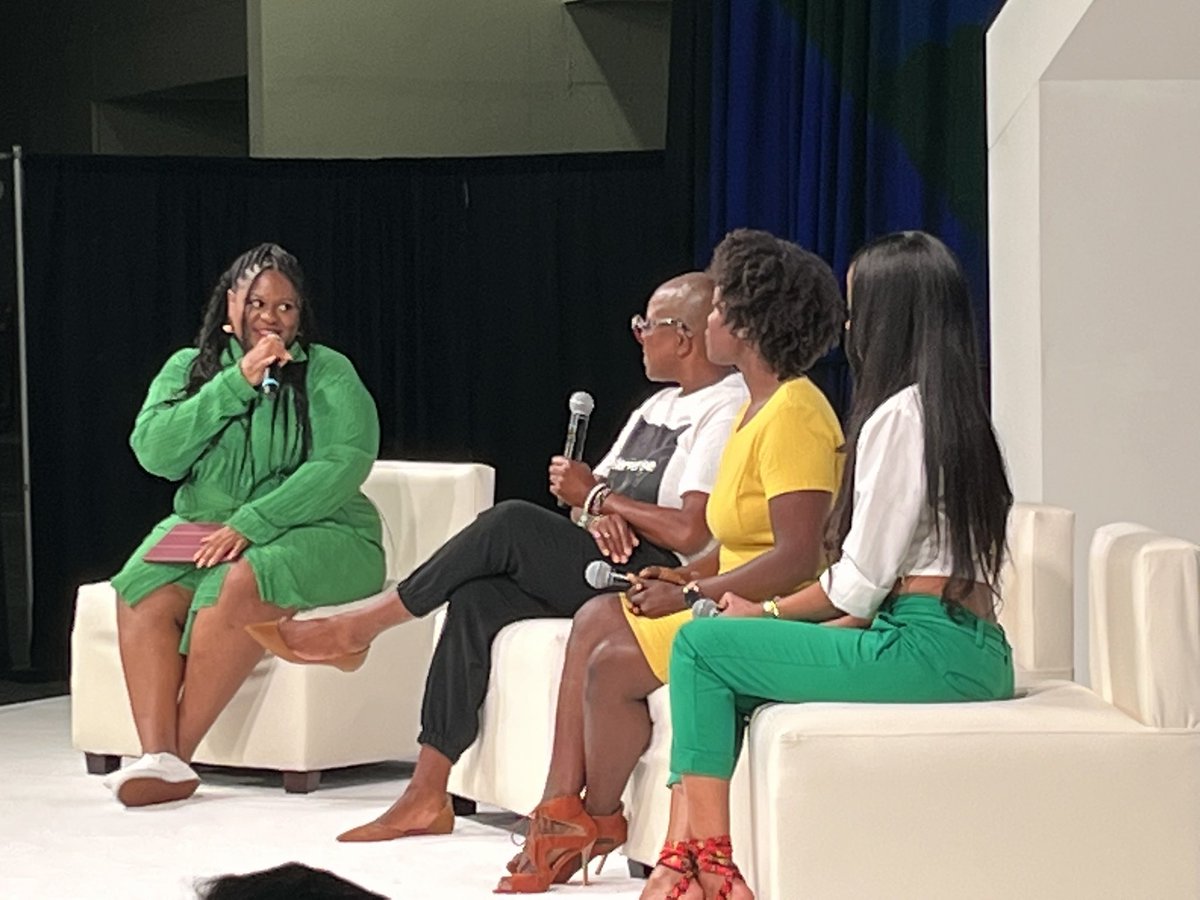 Kenasha's tweet photo. Let me tell you the highlight for me will always be sharing the stage with brilliant women founders helping make #MiamiForEveryone! Thank you again to the @eMergeAmericas team for all your support the Venture Miami Opportunity Program 🫶🏾🚀 https://t.co/FwmR7CNBiX