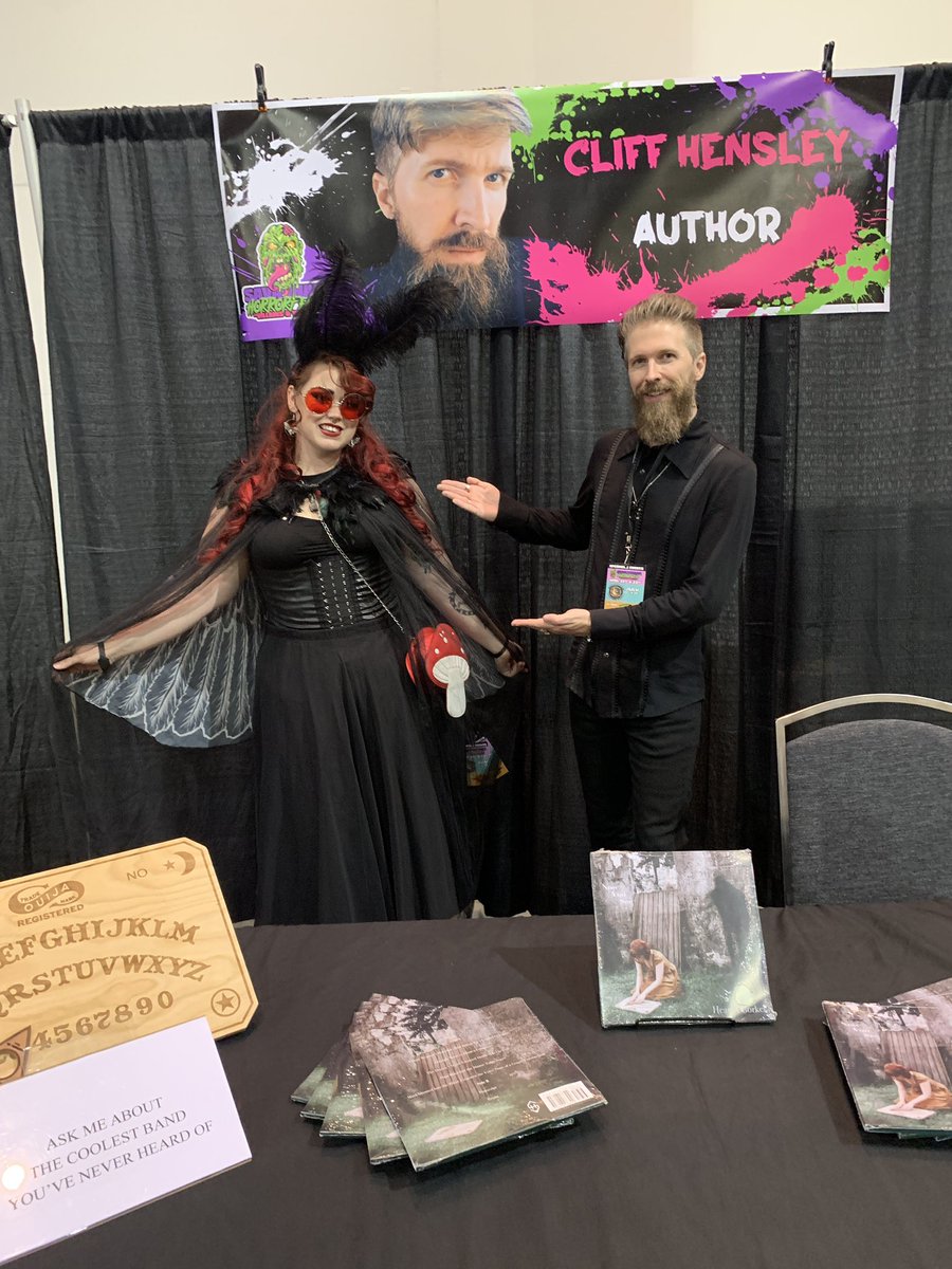 cliffhensley's tweet photo. Ladies and gentlemen, I give you… Mothma’am! #savannah #horrorconvention #horrorcon #conlife #cosplay #horror #horrorbooks #horrorwriter #horrorfiction #writer #writing #horrorfest #comiccon https://t.co/MzK1FtQJ7U