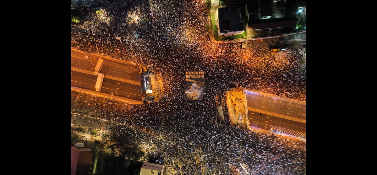 ניתוח כמות מפגינים מההפגנות ברחבי הארץ ובקפלן 22.4.23🇮🇱🛡️
עדין מוקדם להגיד מספרים סופיים, אך בתהליך האיסוף של המידע מכל הערוצים השונים (רשתות סלולריות, תצלומי רחפן ומערכת חישוב צפיפות אנשים) , כ-400 אלף ישראלים הגיעו להפגנות, מתוכן מעל ל- 165 אלף בקפלן ומעל ל215 אלף ברחבי הארץ.