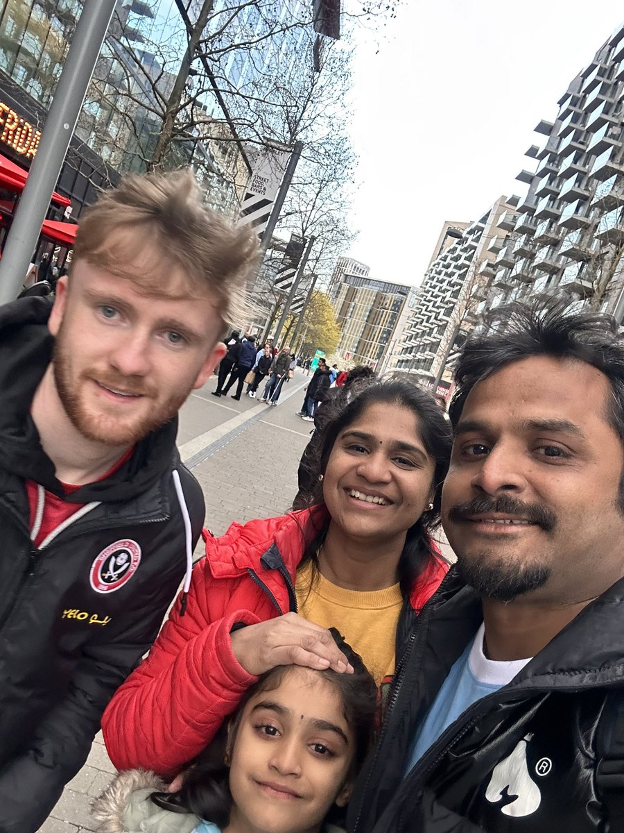 mani434raju's tweet image. Look who we bumped in to😍 . City lads through and through . @Tommy_Doyle8 @JamesMcatee6 thanks for picture lads👍