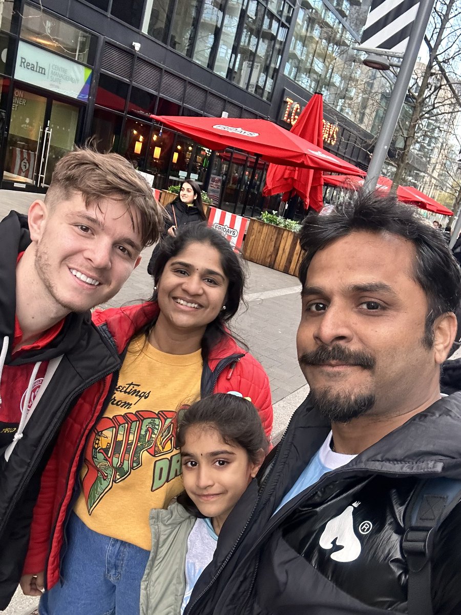 mani434raju's tweet image. Look who we bumped in to😍 . City lads through and through . @Tommy_Doyle8 @JamesMcatee6 thanks for picture lads👍